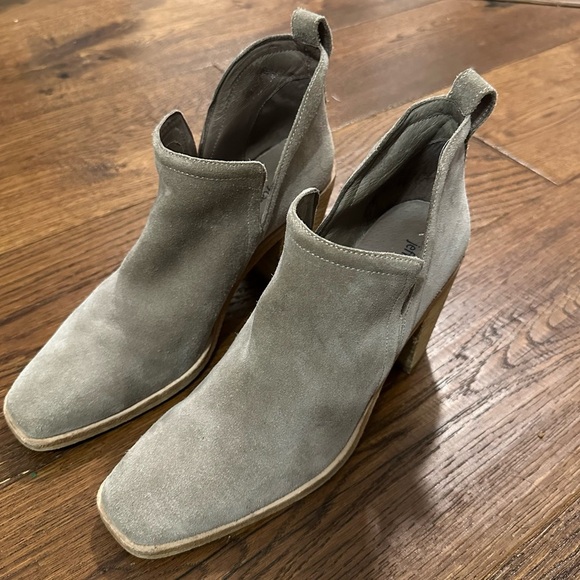 Jeffrey Campbell Rosalee Taupe Angled Stacked Heel Bootie Size 9 EUC - Picture 3 of 11